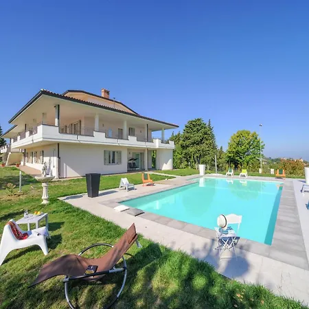 Near Urbino & Beaches Apartament
